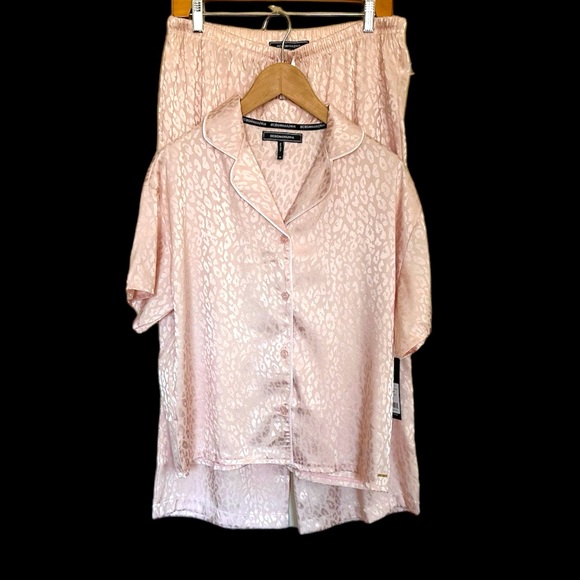 BCBGMaxAzria Other - BCBGMAXAZRIA Women’s Pajamas 2 Pc Set Pale Pink muted animal print NEW WITH TAGS